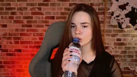 Snapshot of maybloom_ chatting on February 14, 2026, 9:06 am maybloom_ online show from February 14, 2026, 9:06 am