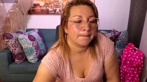 Snapshot of maylinleee chatting on January 23, 2025, 10:44 pm Mailyn online show from January 23, 2025, 10:44 pm