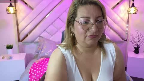 Snapshot of maylinleee chatting on January 28, 2025, 10:45 pm Mailyn online show from January 28, 2025, 10:45 pm