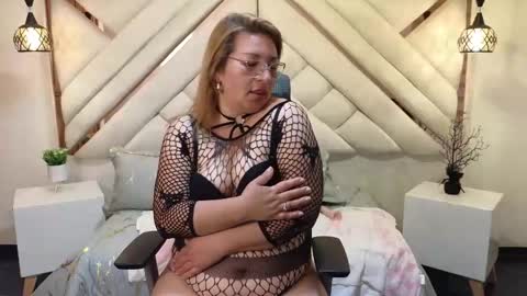 Snapshot of maylinleee chatting on February 13, 2025, 11:58 pm Mailyn online show from February 13, 2025, 11:58 pm