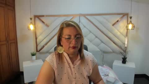 Snapshot of maylinleee chatting on March 8, 2025, 9:29 pm Mailyn online show from March 8, 2025, 9:29 pm