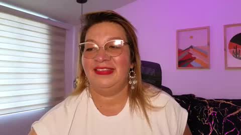 Snapshot of maylinleee chatting on September 15, 2025, 7:36 pm Mailyn online show from September 15, 2025, 7:36 pm