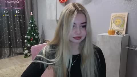 Snapshot of maymallorie chatting on December 3, 2024, 2:38 pm may online show from December 3, 2024, 2:38 pm