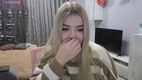 Snapshot of maymallorie chatting on December 11, 2024, 8:39 pm may online show from December 11, 2024, 8:39 pm