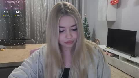 Snapshot of maymallorie chatting on December 15, 2024, 7:31 pm may online show from December 15, 2024, 7:31 pm