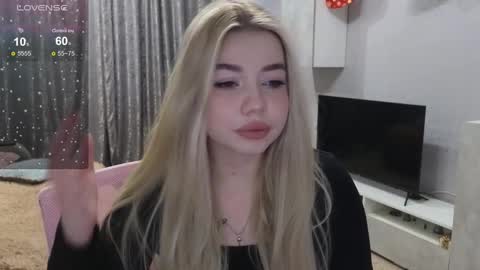 Snapshot of maymallorie chatting on December 16, 2024, 10:50 am may online show from December 16, 2024, 10:50 am