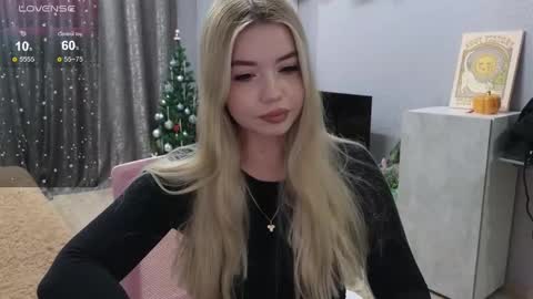 Snapshot of maymallorie chatting on December 25, 2024, 4:32 pm may online show from December 25, 2024, 4:32 pm