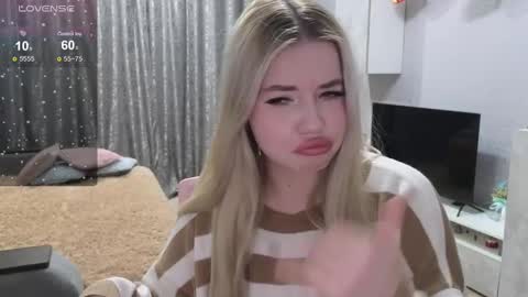 Snapshot of maymallorie chatting on January 7, 2025, 11:03 pm may online show from January 7, 2025, 11:03 pm