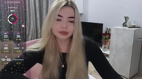 Snapshot of maymallorie chatting on January 12, 2025, 10:01 pm may online show from January 12, 2025, 10:01 pm