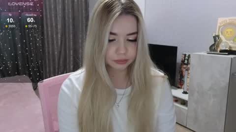 Snapshot of maymallorie chatting on February 2, 2025, 6:10 pm may online show from February 2, 2025, 6:10 pm