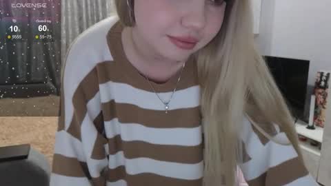 Snapshot of maymallorie chatting on February 3, 2025, 3:27 pm may online show from February 3, 2025, 3:27 pm