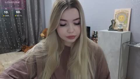 Snapshot of maymallorie chatting on February 13, 2025, 6:38 pm may online show from February 13, 2025, 6:38 pm