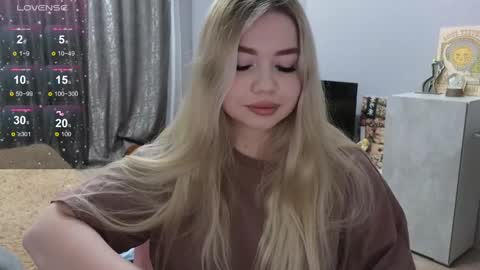 Snapshot of maymallorie chatting on February 16, 2025, 1:14 am may online show from February 16, 2025, 1:14 am