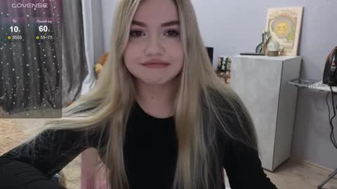 Snapshot of maymallorie chatting on February 16, 2025, 9:59 pm may online show from February 16, 2025, 9:59 pm