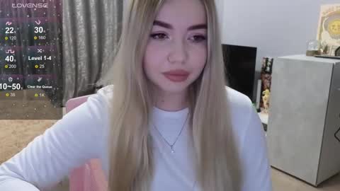 Snapshot of maymallorie chatting on February 27, 2025, 2:43 pm may online show from February 27, 2025, 2:43 pm