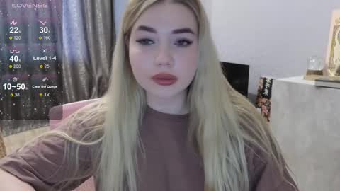 Snapshot of maymallorie chatting on March 2, 2025, 5:01 am may online show from March 2, 2025, 5:01 am