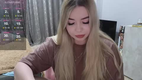 Snapshot of maymallorie chatting on March 2, 2025, 9:22 pm may online show from March 2, 2025, 9:22 pm