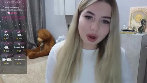 Snapshot of maymallorie chatting on March 3, 2025, 6:33 pm may online show from March 3, 2025, 6:33 pm