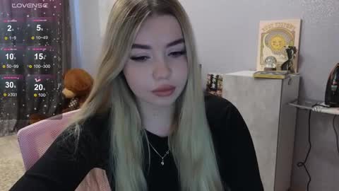 Snapshot of maymallorie chatting on March 4, 2025, 11:19 am may online show from March 4, 2025, 11:19 am