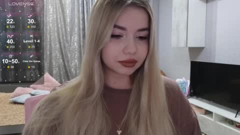 Snapshot of maymallorie chatting on March 7, 2025, 1:53 am may online show from March 7, 2025, 1:53 am