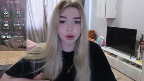 Snapshot of maymallorie chatting on March 9, 2025, 7:01 am may online show from March 9, 2025, 7:01 am