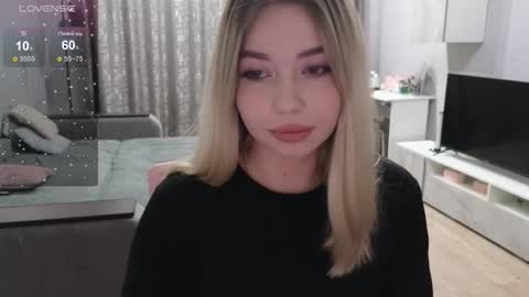 Snapshot of maymallorie chatting on September 8, 2025, 9:25 pm may online show from September 8, 2025, 9:25 pm