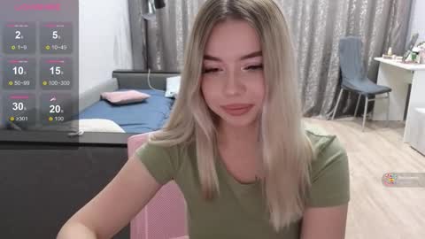 Snapshot of maymallorie chatting on October 11, 2025, 10:41 pm may online show from October 11, 2025, 10:41 pm