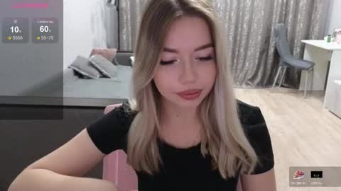 Snapshot of maymallorie chatting on October 25, 2025, 11:43 pm may online show from October 25, 2025, 11:43 pm