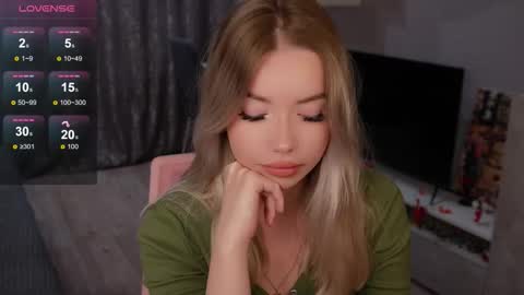 Snapshot of maymallorie chatting on October 30, 2025, 1:18 am may online show from October 30, 2025, 1:18 am