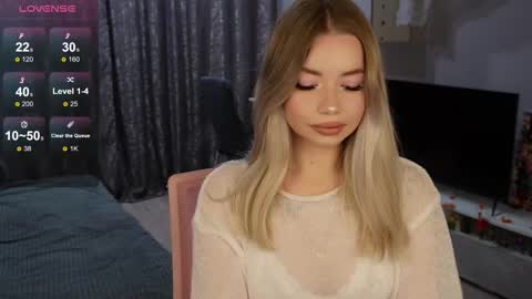 Snapshot of maymallorie chatting on October 31, 2025, 8:54 pm may online show from October 31, 2025, 8:54 pm