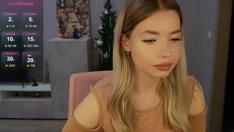 Snapshot of maymallorie chatting on November 15, 2025, 2:31 am may online show from November 15, 2025, 2:31 am