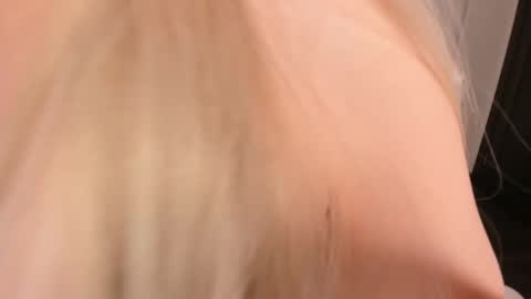  Mila  online show from December 19, 2025, 5:14 am