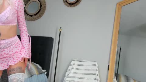 Snapshot of mazeekiin chatting on October 4, 2025, 1:20 pm Maze online show from October 4, 2025, 1:20 pm