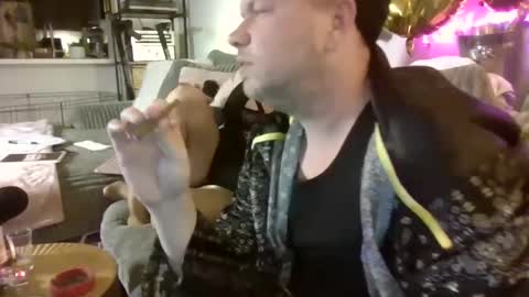 Snapshot of me2283 chatting on February 8, 2025, 3:30 am me2283 online show from February 8, 2025, 3:30 am