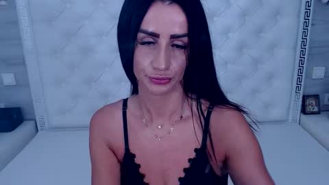 Snapshot of medeeabee chatting on September 20, 2025, 5:08 am Medeea Bee online show from September 20, 2025, 5:08 am