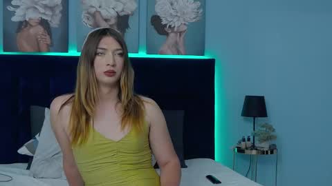 Medea online show from November 8, 2025, 5:18 am