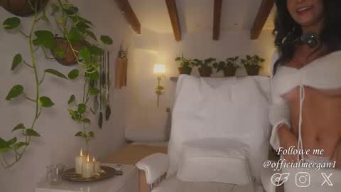 Andrea  online show from March 25, 2026, 12:00 pm