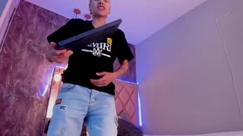 Snapshot of megan_and_clohe chatting on January 18, 2025, 6:43 pm M E G A N online show from January 18, 2025, 6:43 pm