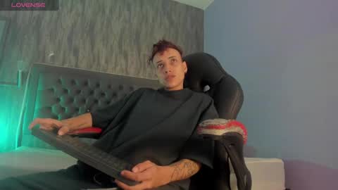 Snapshot of megan_and_clohe chatting on January 26, 2025, 6:27 pm M E G A N online show from January 26, 2025, 6:27 pm