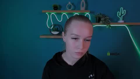 Snapshot of megan_cold chatting on October 25, 2025, 9:06 am megan_cold online show from October 25, 2025, 9:06 am