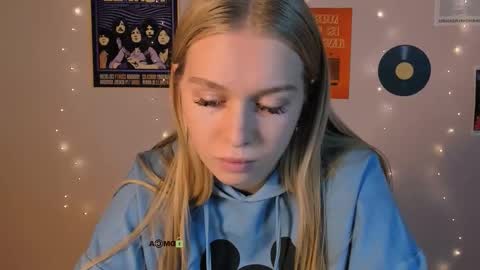 Snapshot of megan_cold chatting on November 9, 2025, 10:46 am megan_cold online show from November 9, 2025, 10:46 am