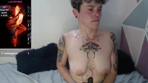 Snapshot of megan_coop3r_ chatting on October 26, 2025, 1:00 am Megan and sophi online show from October 26, 2025, 1:00 am