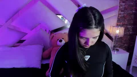     online show from November 5, 2025, 11:43 am