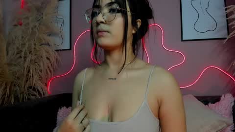 Snapshot of megan_moore__ chatting on December 3, 2024, 12:59 pm online show from December 3, 2024, 12:59 pm