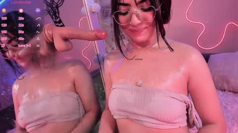 Snapshot of megan_moore__ chatting on December 17, 2024, 4:21 pm online show from December 17, 2024, 4:21 pm