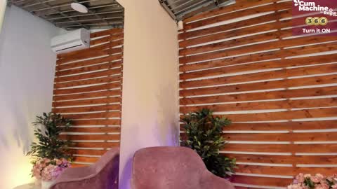 Snapshot of megan_raiin chatting on March 9, 2025, 8:40 am megan_raiin online show from March 9, 2025, 8:40 am