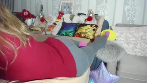 Nicki--------- Welcome to my Room online show from February 13, 2025, 6:48 pm