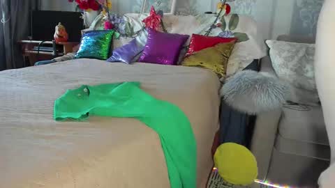 Nicki--------- Welcome to my Room online show from October 21, 2025, 7:42 am