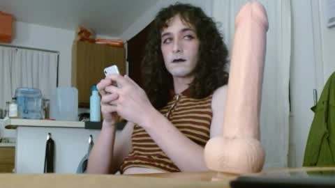 meganmars online show from January 4, 2025, 8:28 am