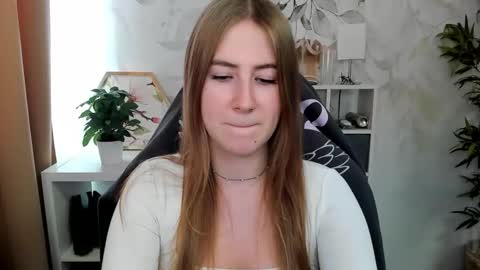 Snapshot of meganx_candy chatting on October 7, 2025, 12:24 pm Megan online show from October 7, 2025, 12:24 pm